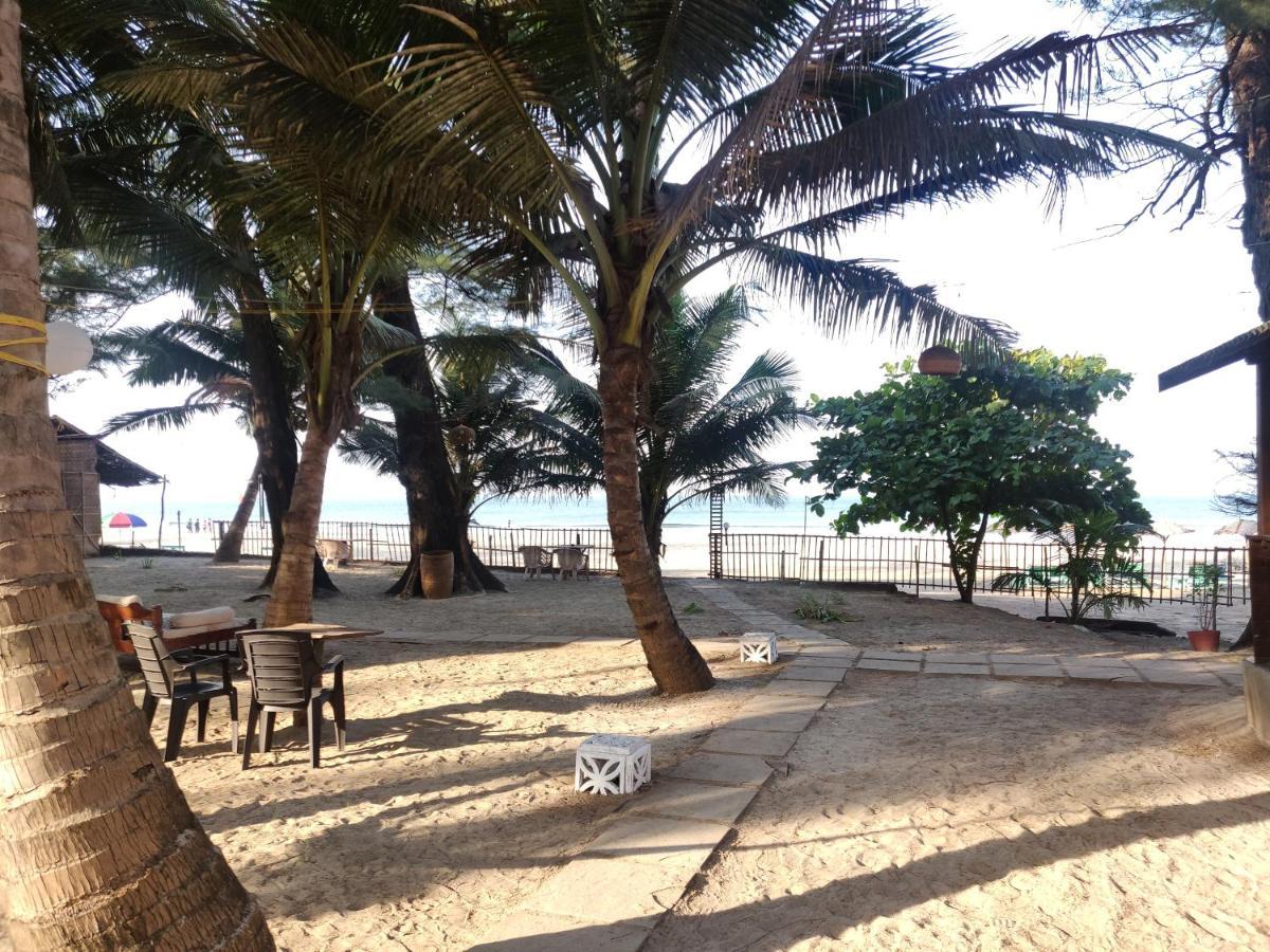 Silent Beach Resort Mandrem Exterior foto
