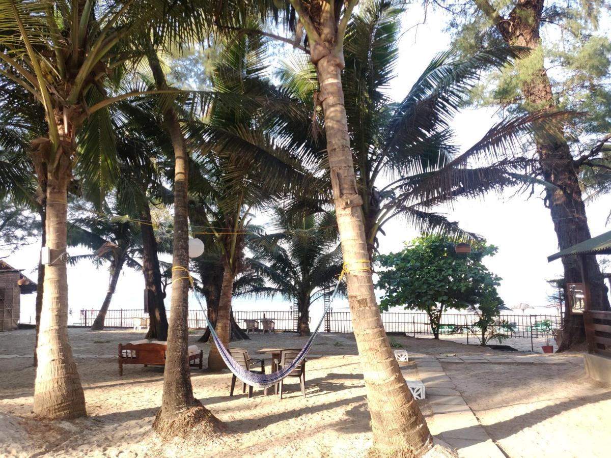 Silent Beach Resort Mandrem Exterior foto