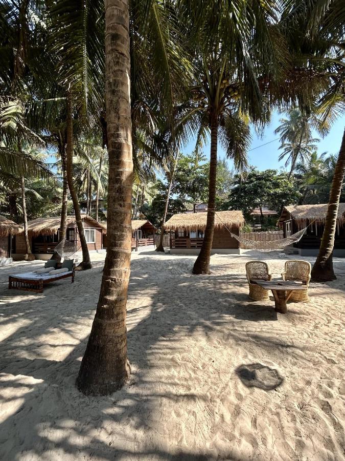 Silent Beach Resort Mandrem Exterior foto