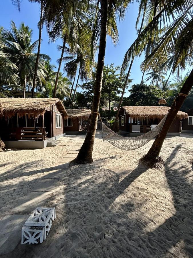 Silent Beach Resort Mandrem Exterior foto